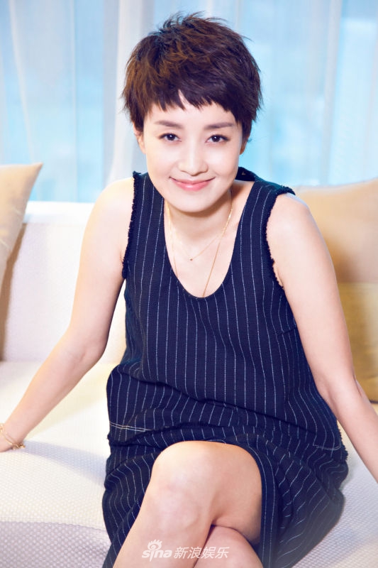 组图:知性罗子君!"收视女王"马伊琍清爽干练