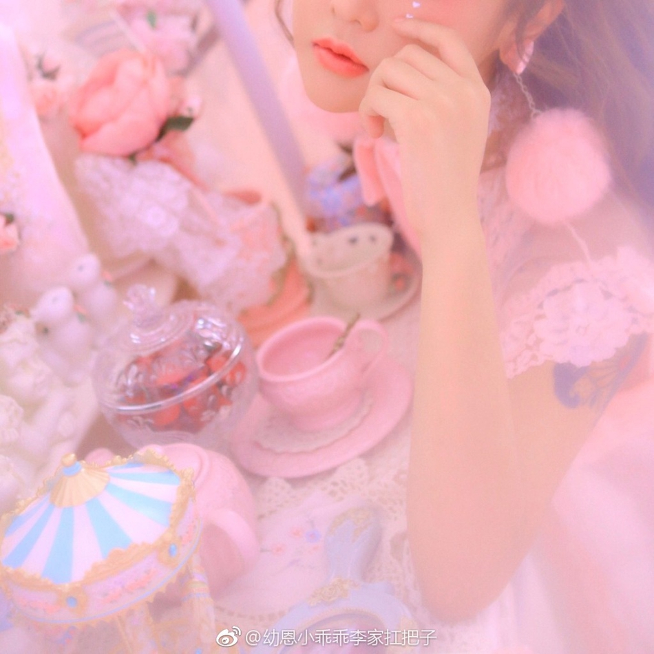 网红李幼恩粉色系少女写真 尽显魅惑撩人