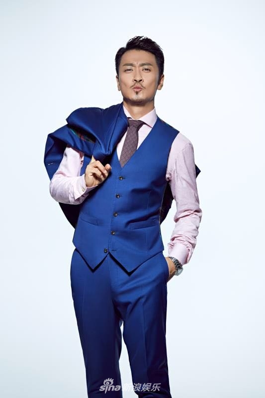 组图:黄俊鹏熟男写真曝光 眼神深邃尽显小叔魅力