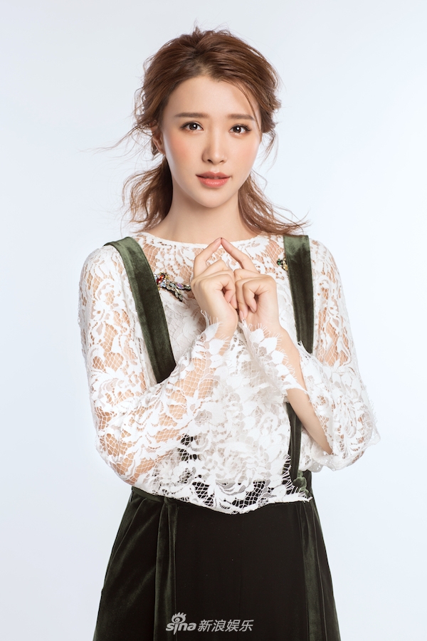 张杨果而曝"田园风"写真 清新甜美温暖可人