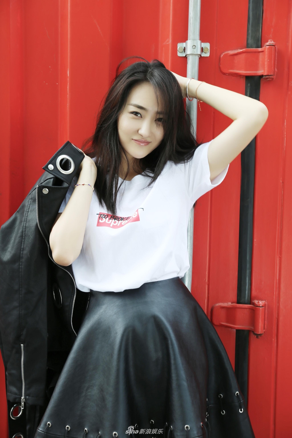 高清套图:高姝瑶生日出街 leather skirt演绎时尚嘉人