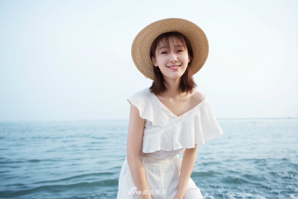 王子璇海边写真耀眼灵动 小仙女尽显恬静温柔