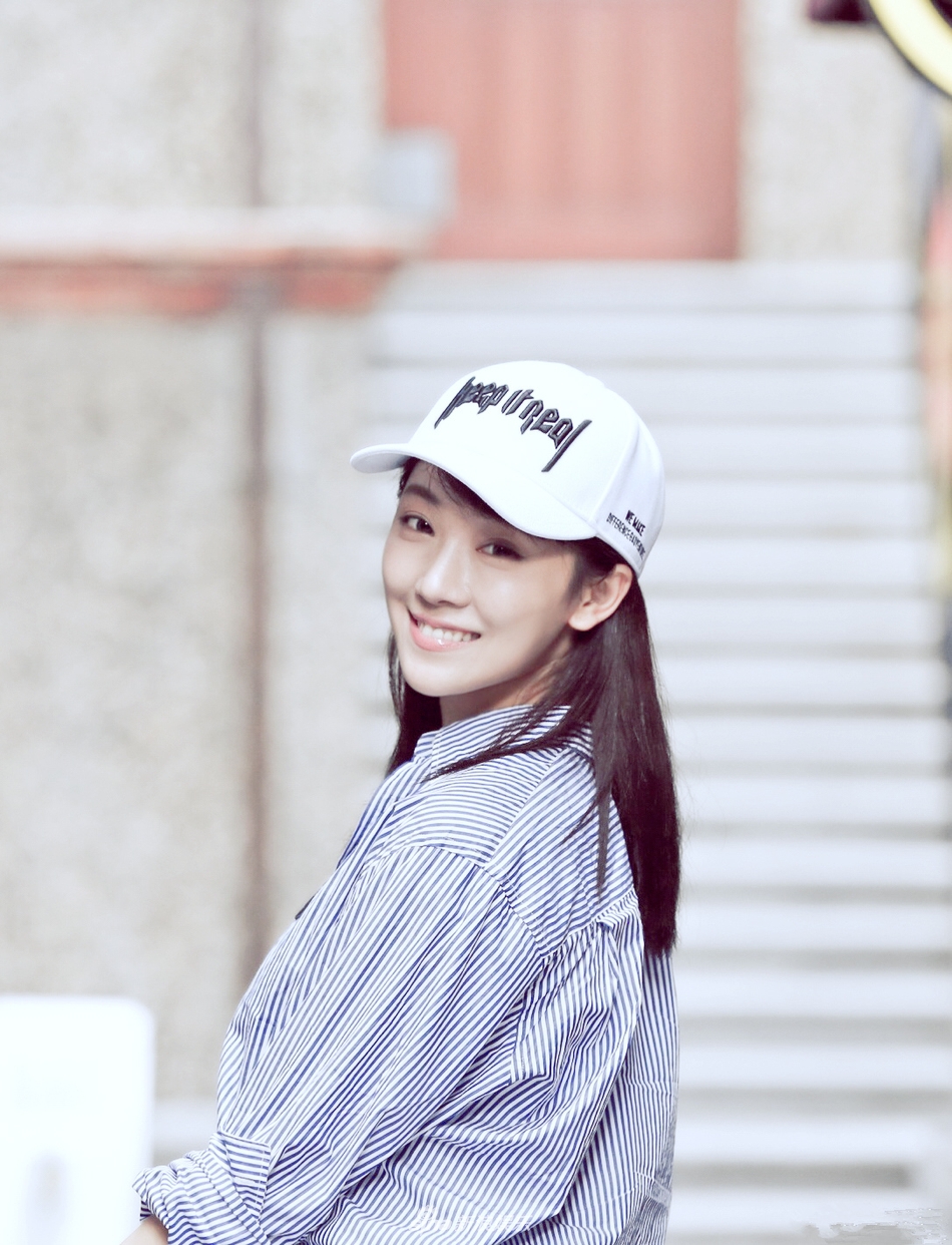 中国内地美女演员菅纫姿