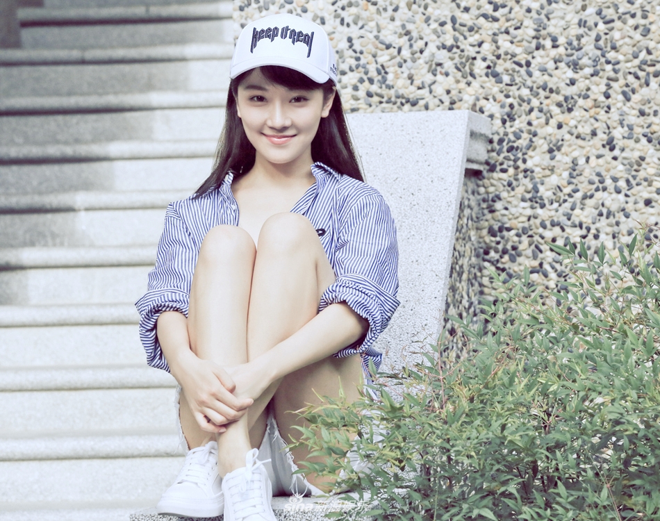 中国内地美女演员菅纫姿