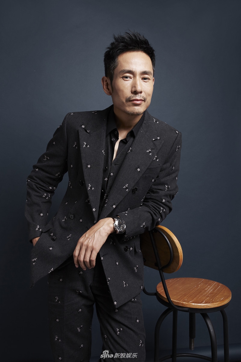 新浪娱乐讯 日前,内地实力派男演员成泰燊曝光了一组最新时尚大片.