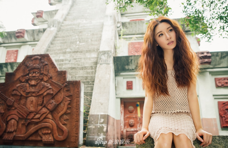 组图:刘颖仪最新写真曝光 化身元气少女清丽可人