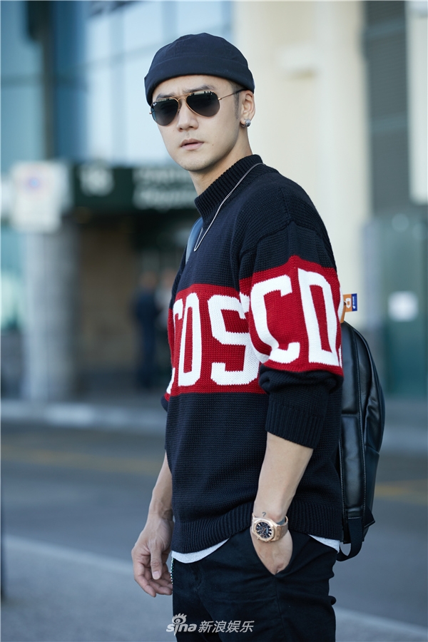 组图:蒋劲夫米兰时装周归来 玩转初秋机场fashion