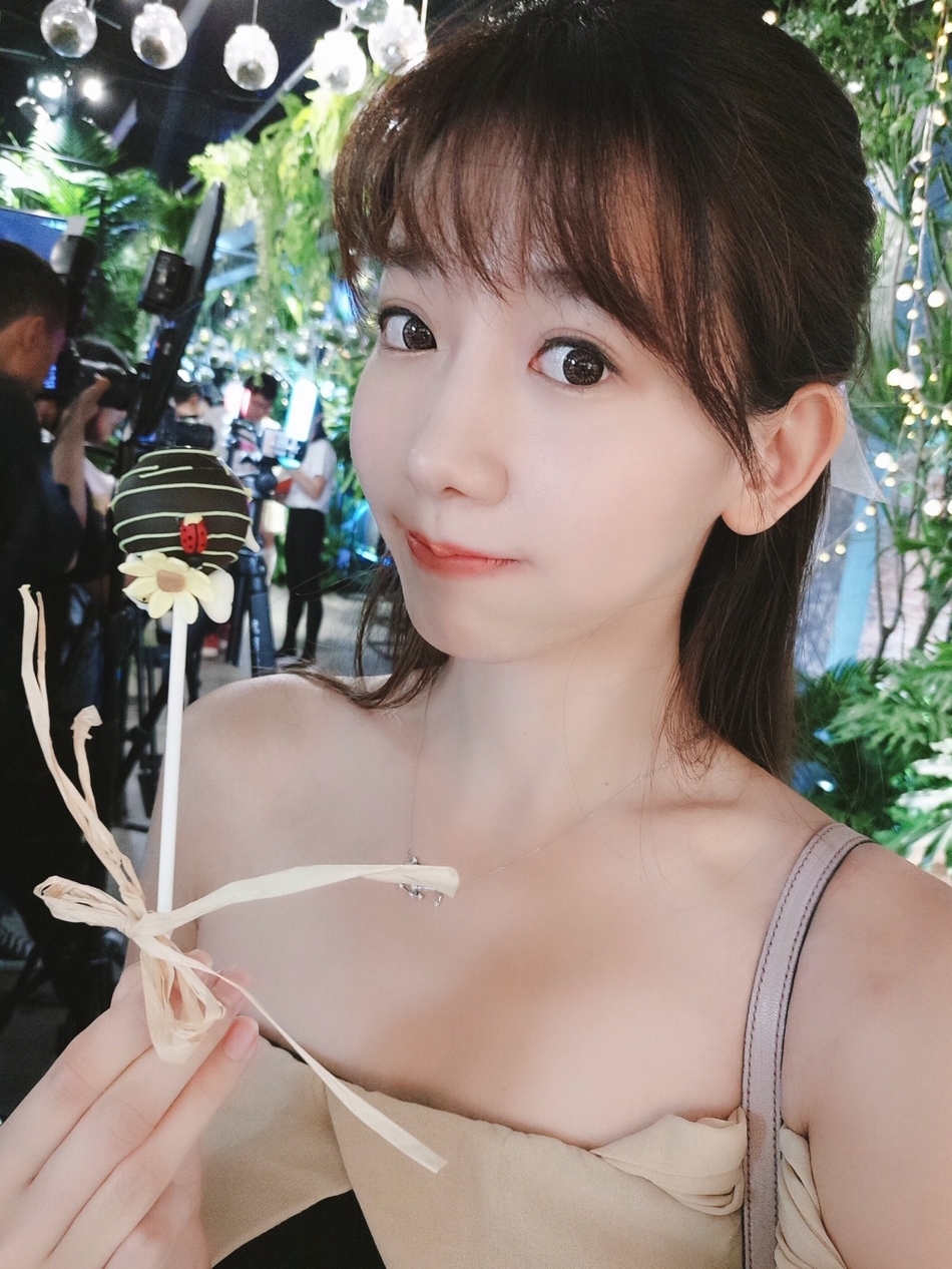 组图"小志玲"陈潇晒美照 清纯可人美腿吸睛