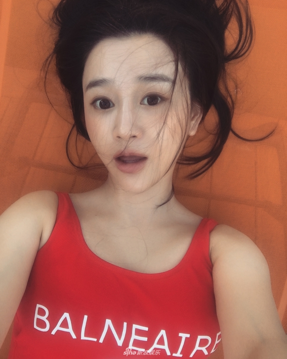 组图:陈昱霖晒海边自拍 皮肤白皙清新可爱_高清图集_新浪网