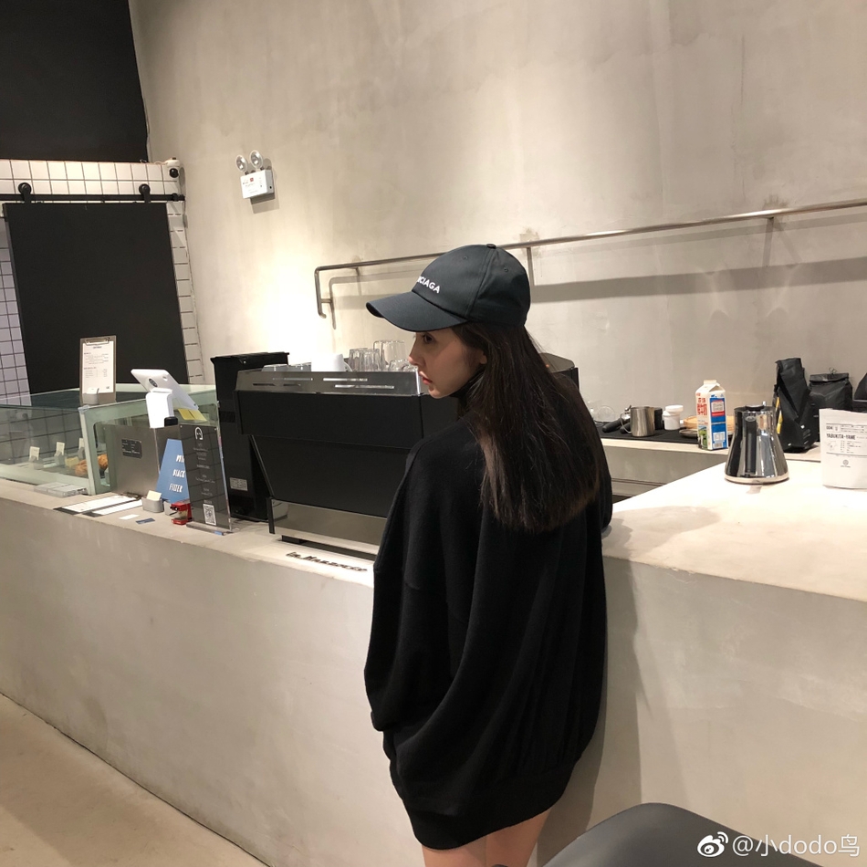 组图:王思聪前女友豆得儿晒美照 下巴是越来越尖了_高清图集_新浪网