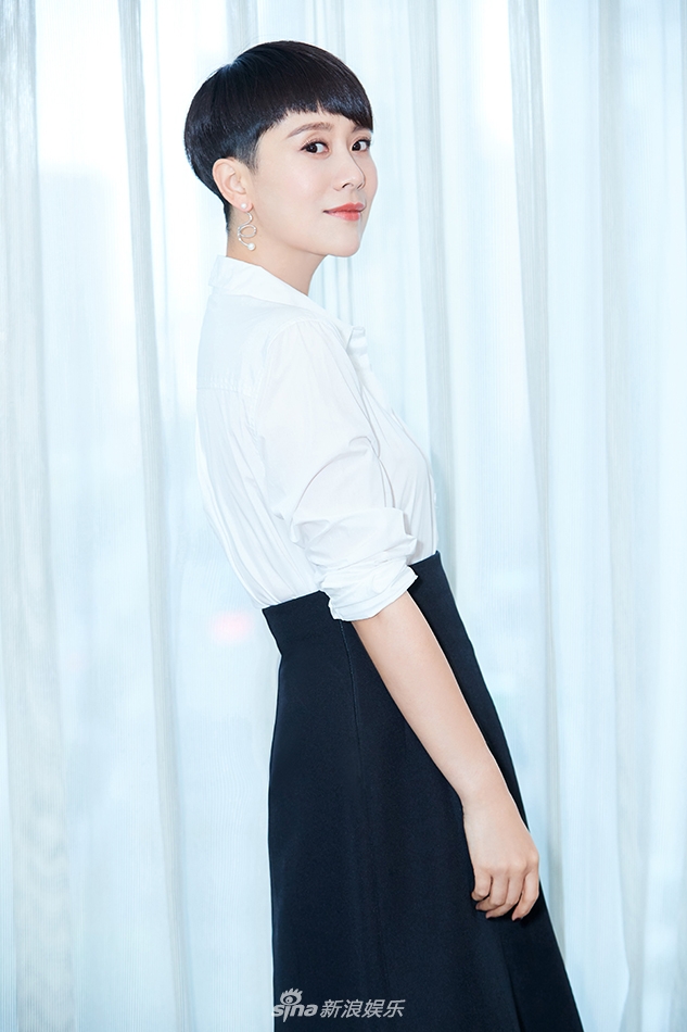 组图:海清现身某品牌代言活动 装扮简约亲和力十足