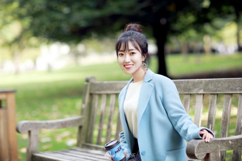 组图:蕊希海外时尚街拍曝光 修长美腿吸睛百分百
