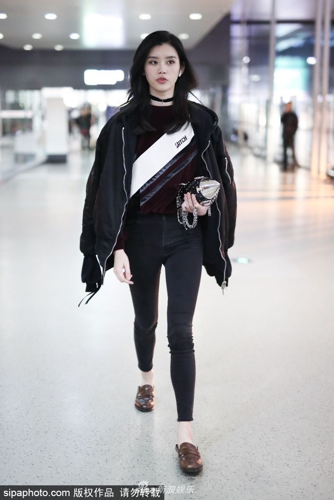 超模奚梦瑶潮装现身 纤细筷子腿十分抢镜[6P