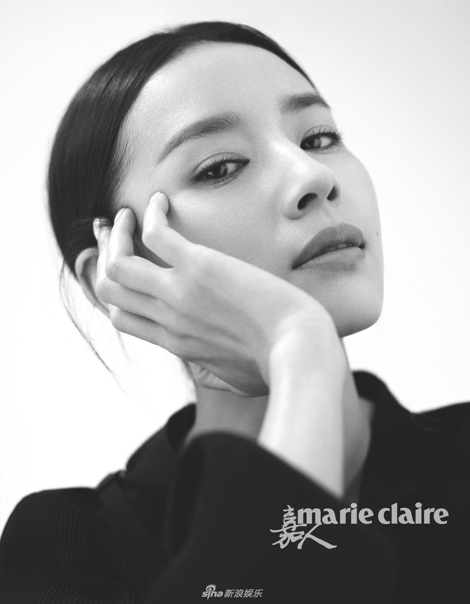 组图:董洁时尚大片至臻至纯 黑白色调勾勒神秘美感