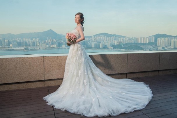 九岁的婚纱_婚纱情侣头像(3)