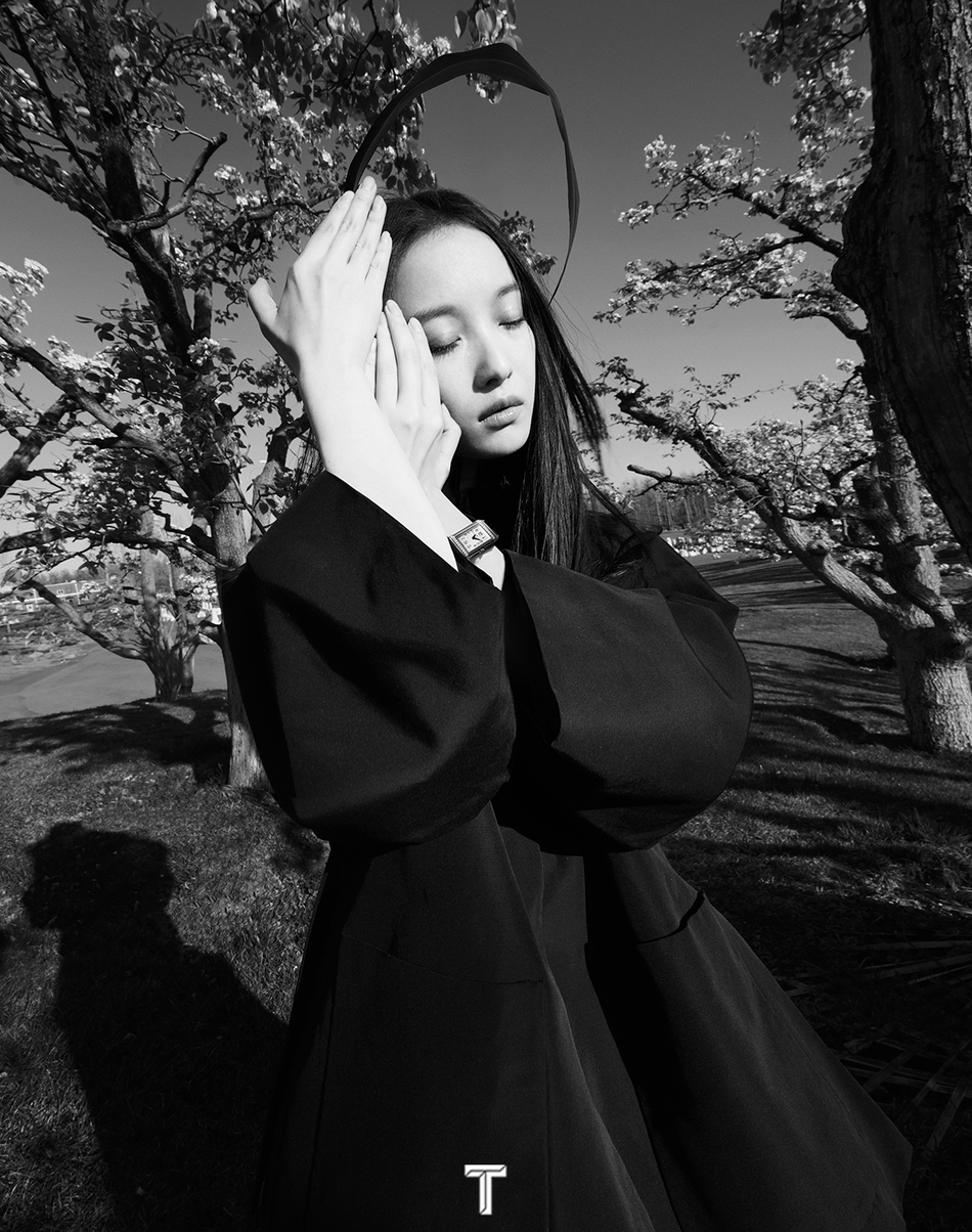 15 14:57:37 6 / 10 新浪娱乐讯 4月15日,倪妮最新春日写真曝光.