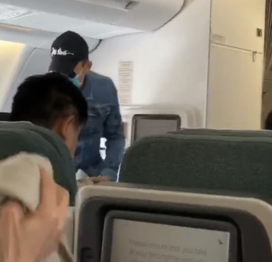 刘德华飞马来西亚疑陪老婆回家 被网友偶遇获赞亲切