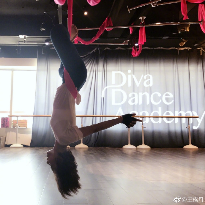 凹造型的瑜伽照片 0bHB-hexfcvk2652516.jpg