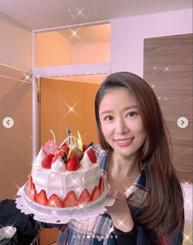 组图：林心如晒46岁庆生现场图 和霍建华贴脸合照幸福甜蜜_3