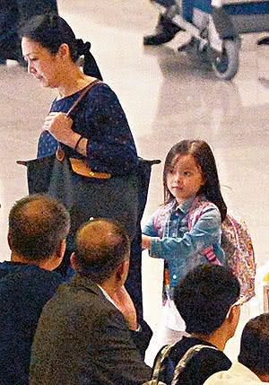 刘德华飞马来西亚疑陪老婆回家 被网友偶遇获赞亲切