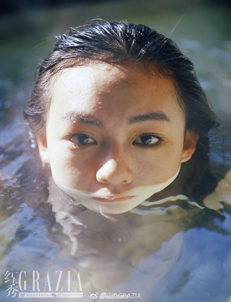 组图:14岁文琪和风大片张力十足 少女的年纪影