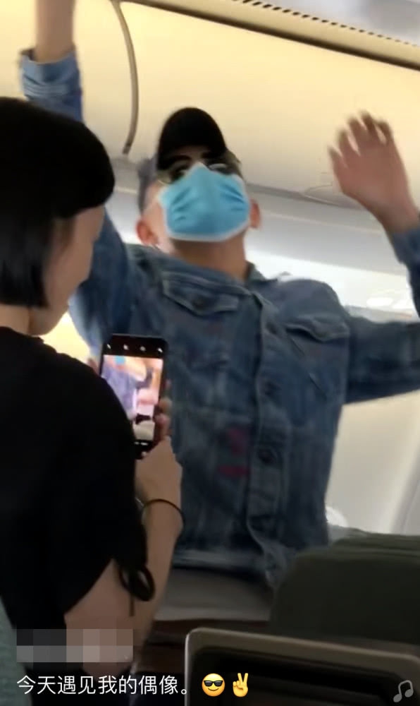 刘德华飞马来西亚疑陪老婆回家 被网友偶遇获赞亲切