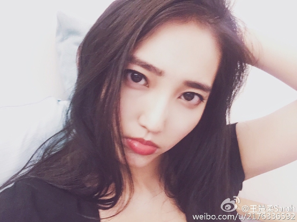 组图:余文乐娇妻王棠云出身豪门 性感美艳不输明星