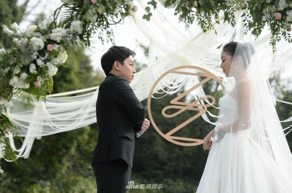 奥运五冠王邹凯今日大婚 九年爱情长跑终步入婚姻殿堂