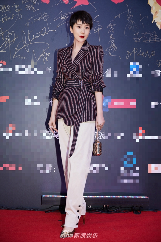 海清获年度女性榜样艺人奖 正能量形象受肯定