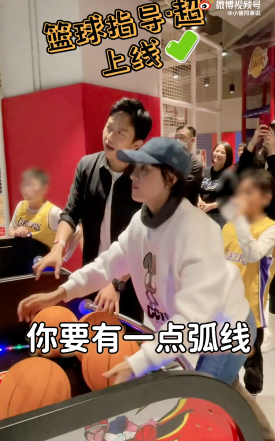 组图：孙俪邓超夫妇玩投篮游戏 甜蜜互怼感情令人羡慕_6