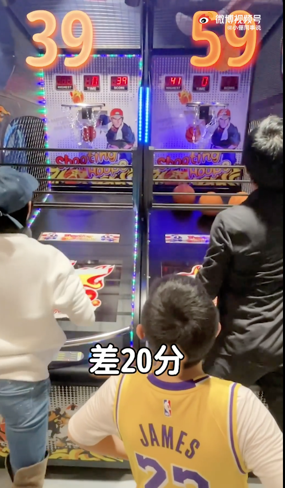 组图：孙俪邓超夫妇玩投篮游戏 甜蜜互怼感情令人羡慕_2