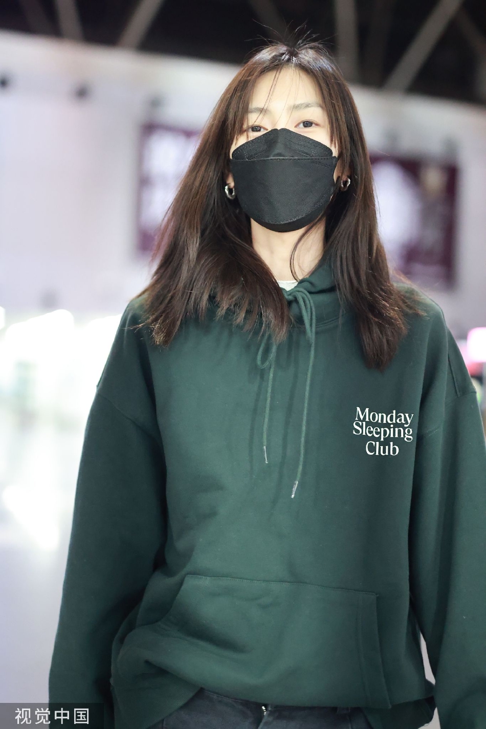 晚上什么颜色的衣服最显眼 5331-5759934ee81f33755a9d04cd31c1aa53.jpg