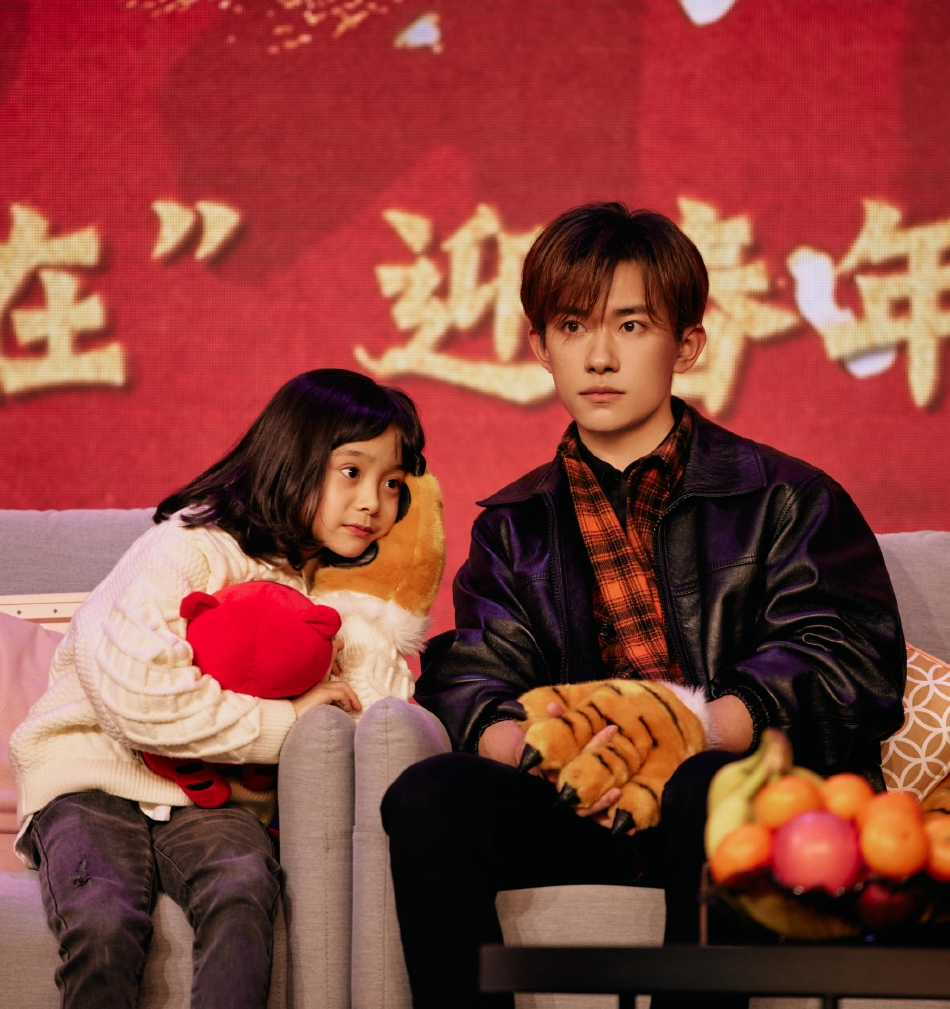 组图：易烊千玺现身《奇迹》迎春年会 称电影能给普通人鼓励_5
