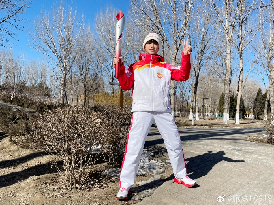 组图：黄明昊晒传递冬奥火炬照片 感慨“是最难忘的记忆”_4