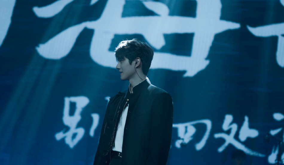 组图：刘昊然献唱《new boy》 网友调侃“偷偷报了声乐班”_1