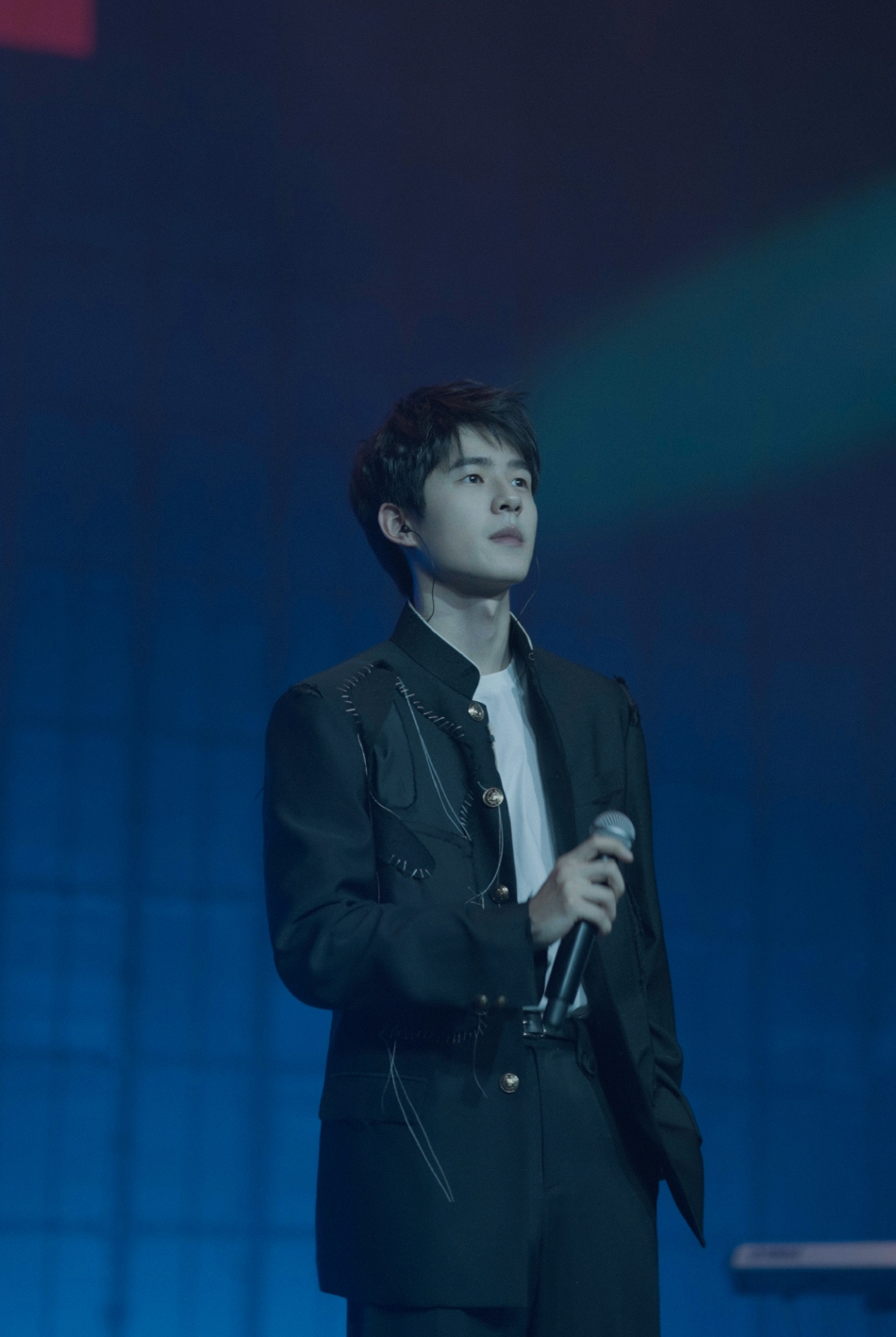 组图：刘昊然献唱《new boy》 网友调侃“偷偷报了声乐班”_0