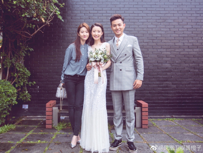 主播黄橙子与邓男子结婚 刘亦菲冯德伦出席婚礼