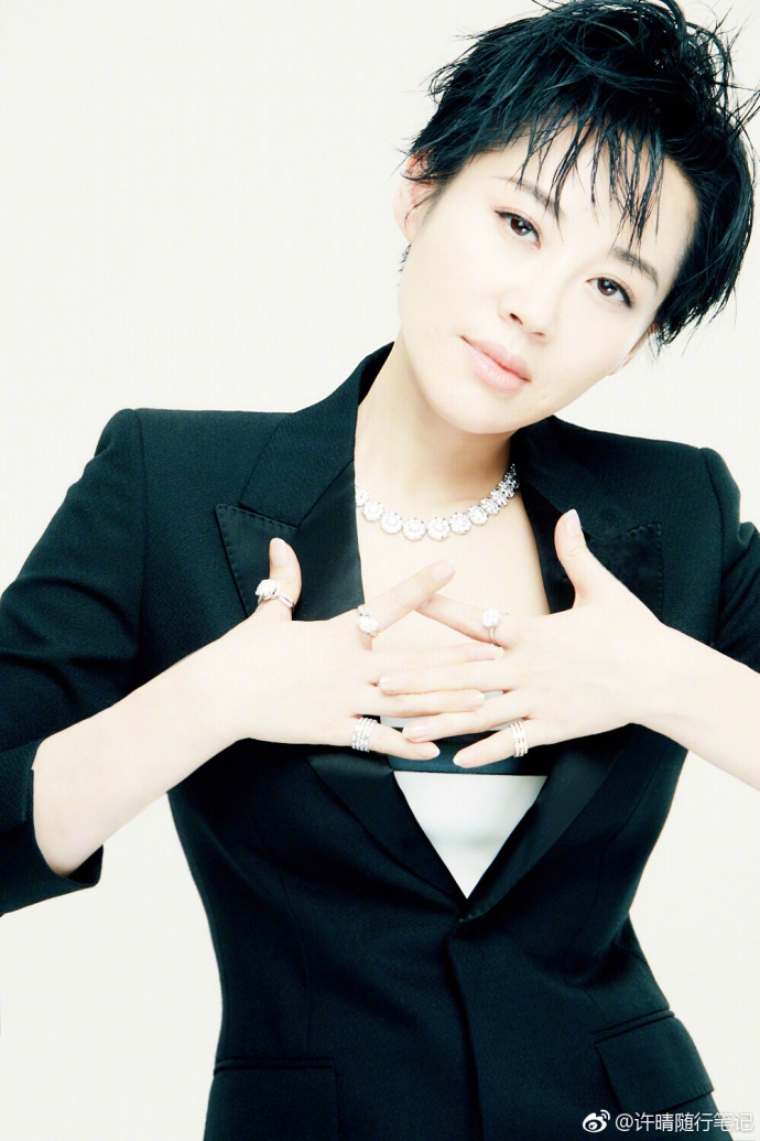 许晴微博连载我系列照片 清新短发新意秀自我