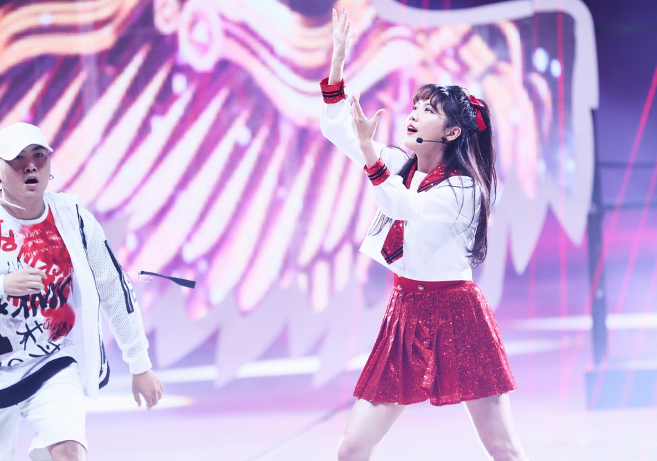 [爱拍]人气冠军李艺彤诞生记