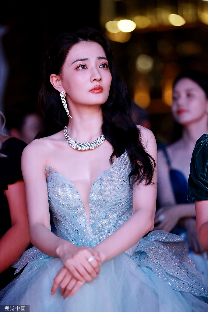 组图:徐璐穿性感礼服出席活动 微卷长发宛如公主_高清图集_新浪网