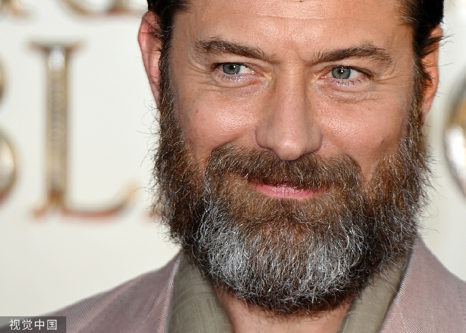 组图:《神奇动物3》世界首映"小雀斑"裘德·洛J·K·罗琳出席第3张图片 组图:《神奇动物3》世界首映"小雀斑"裘德·洛J·K·罗琳出席第3张图片