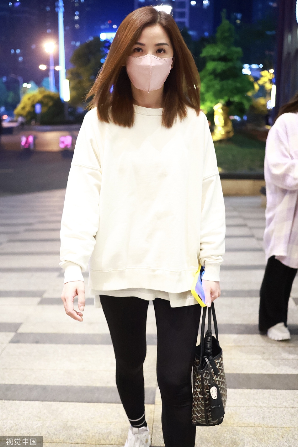 组图:阿sa阿娇毛俊杰《乘风破浪》上班路透姐姐们造型休闲状态佳第4张图片 组图:阿sa阿娇毛俊杰《乘风破浪》上班路透姐姐们造型休闲状态佳第4张图片