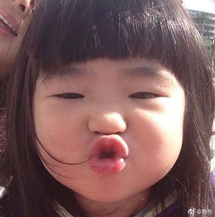 组图：曹格11岁女儿Grace爱上美妆 近照大变样宛如时尚模特_4