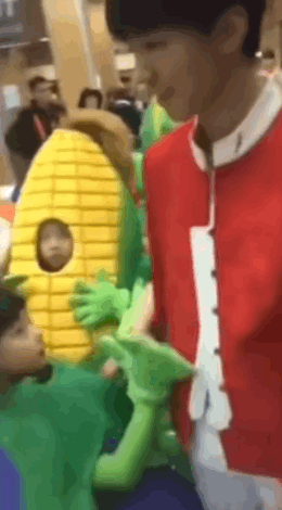 小朋友春晚后台追星王俊凯（图）