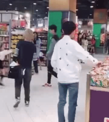 小朋友春晚后台追星王俊凯（图）