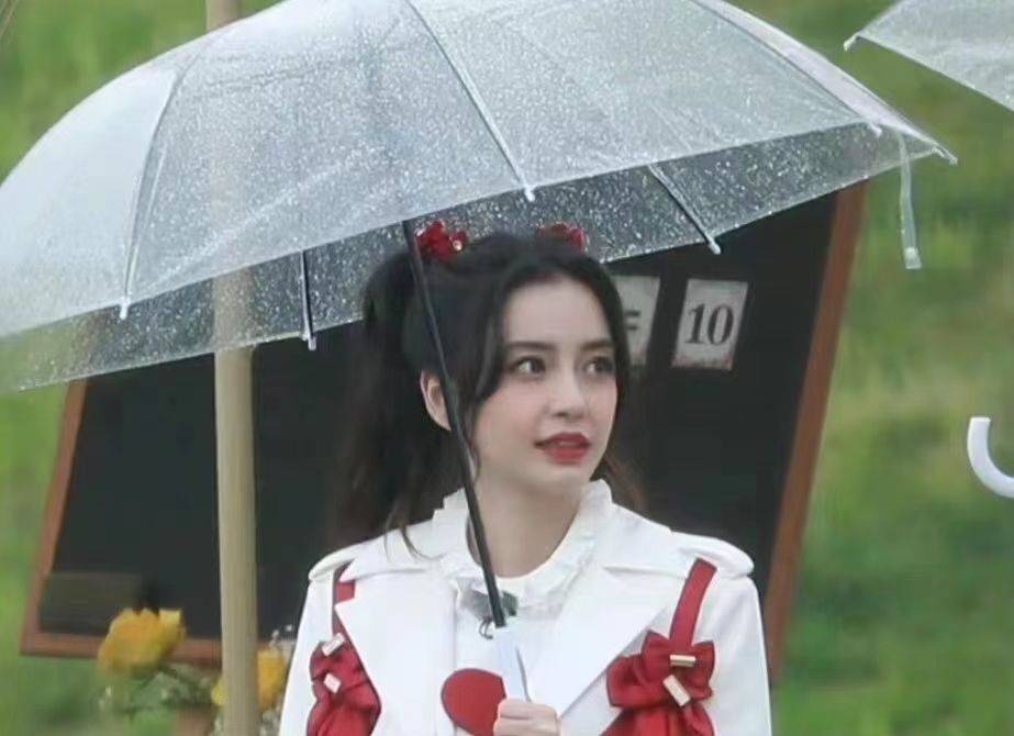 组图:杨颖毛晓彤白鹿《奔跑吧》路透全员白色系青春甜美