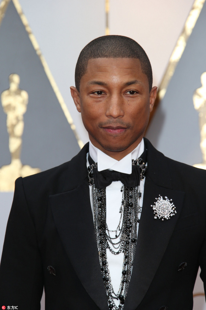 奥斯卡颁奖|众星亮相红毯 影后竞争者于佩尔气质优雅-上游新闻 汇聚向上的力量