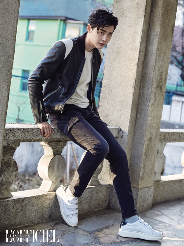 演员李钟硕时尚杂志拍摄的写真曝光 完美诠释