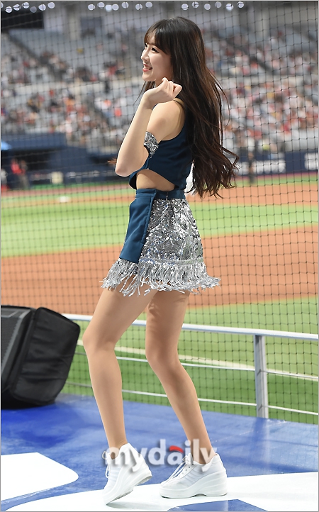 韩国棒球啦啦队性感热舞 动作惹火美貌可人