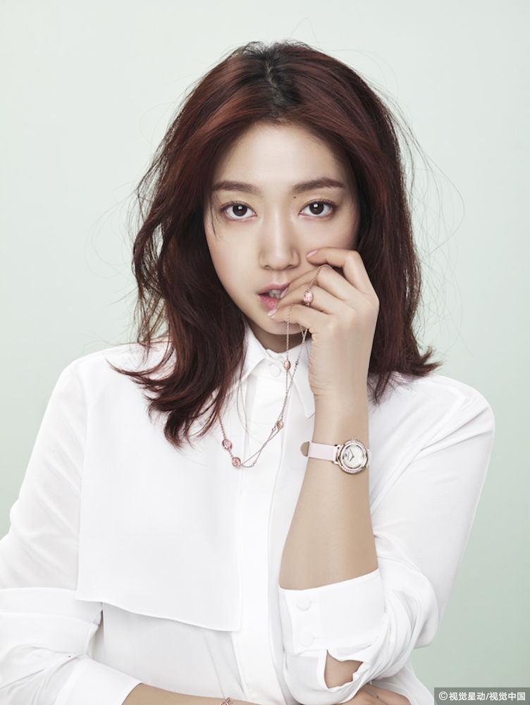 组图:朴信惠拍时尚大片气质柔和 一颦一笑优雅大方